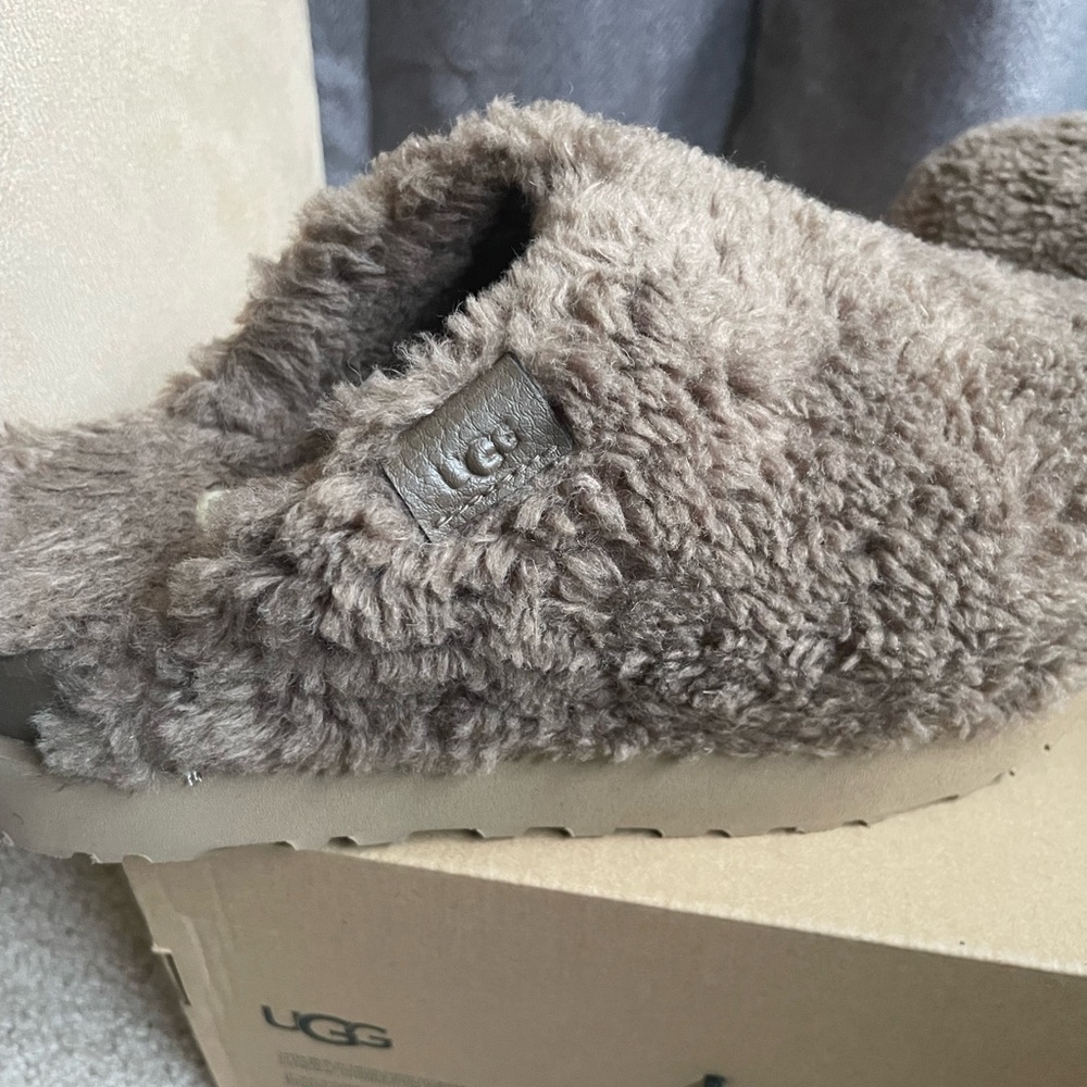 Brand new in box Ugg Fuzz Sugar Slide, size 8